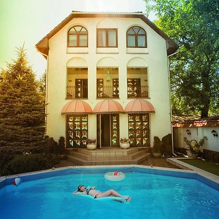 Отель Эдуард Ужгород Экстерьер фото