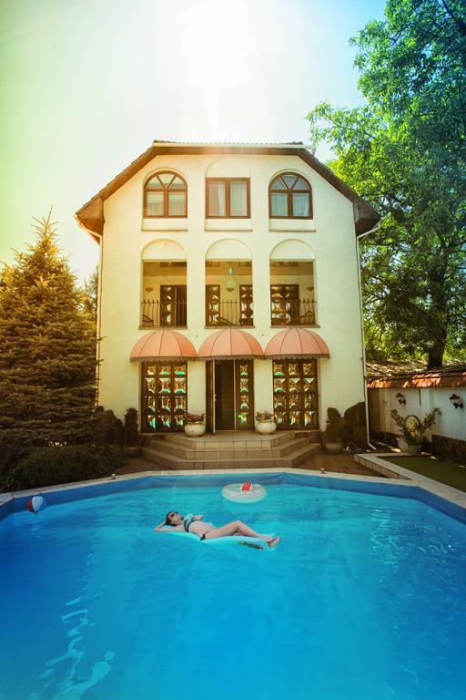 Отель Эдуард Ужгород Экстерьер фото